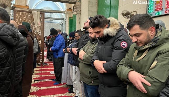 صلاة الفجر بالأقصى