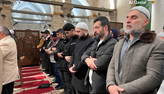 صلاة الفجر بالأقصى