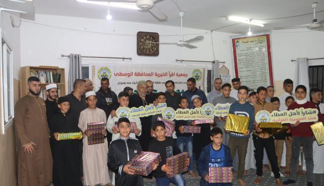 حفل تكريم لحفظة القرآن الكريم وأجزاء منه عقدته دائرة القرآن الكريم وعلومه بجمعيةاإقرأ الخيرية في مسجد المصطفى بمنطقة المغراقة 12.jpg