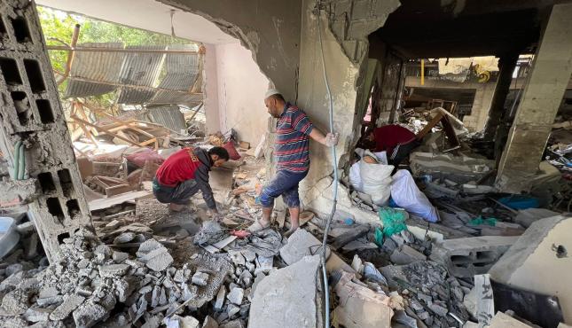 آثار الدمار في منزل عائلة ياسين في حي الزيتون شرق غزة 10.jpg