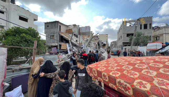 آثار الدمار في منزل عائلة ياسين في حي الزيتون شرق غزة 3.jpg