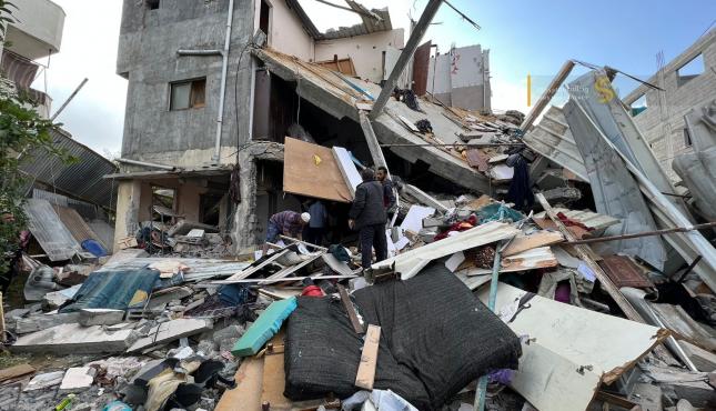 آثار الدمار في منزل عائلة ياسين في حي الزيتون شرق غزة 9.jpg
