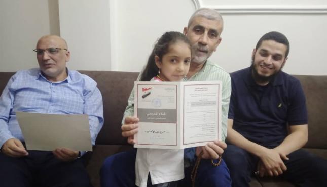 وفد من المكتب السياسي لحركة الجهاد يزور عائلة الشهيد الأسود بدمشق......jpg