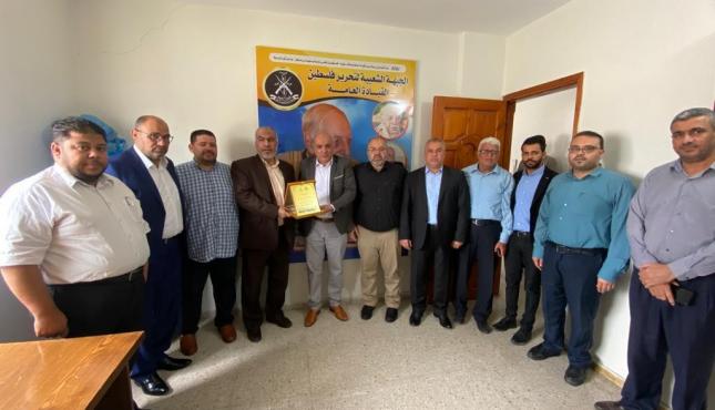 الجبهة الشعبية القيادة العامة تستقبل وفداً قيادياً من حركة حماس في مكتبها بغزة 4.jpg