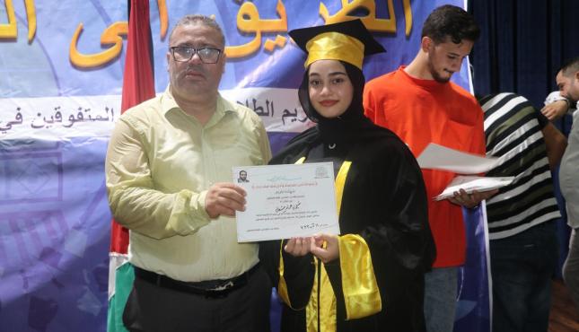 رابطة بيت المقدس تكرم الطلبة المتفوقين والناجحين في مخيمات صور 3.jpeg