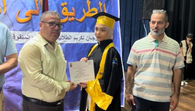 رابطة بيت المقدس تكرم الطلبة المتفوقين والناجحين في مخيمات صور 5.jpeg