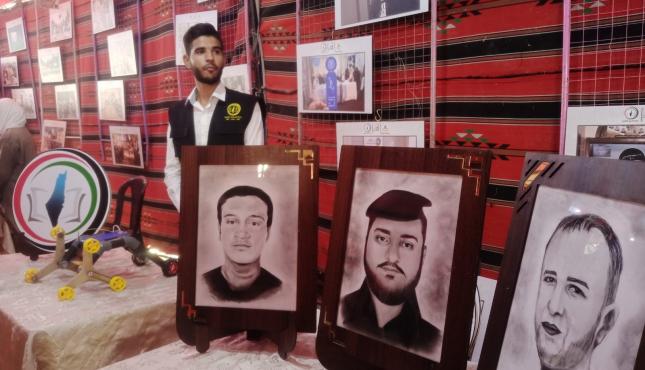 الساحة السورية تنظم معرضاً (7).jpg