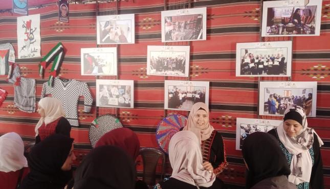 الساحة السورية تنظم معرضاً (12).jpg