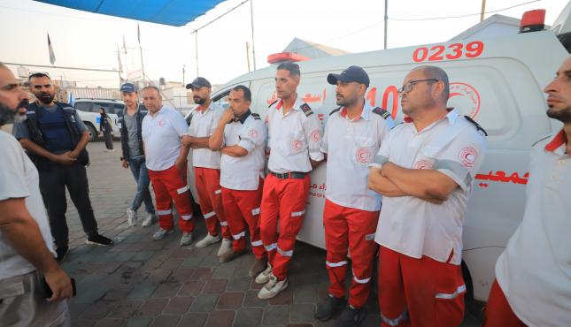 الهلال الأحمر الفلسطيني يُشارك في إجلاء 110 مريضًا من غزة إلى الإمارات للعلاج