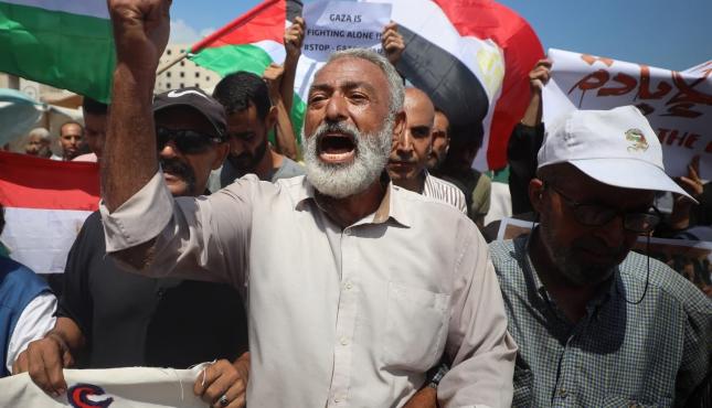 اوقفوا الحرب .. مظاهرة في غزة لوقف الابادة وقف الحرب