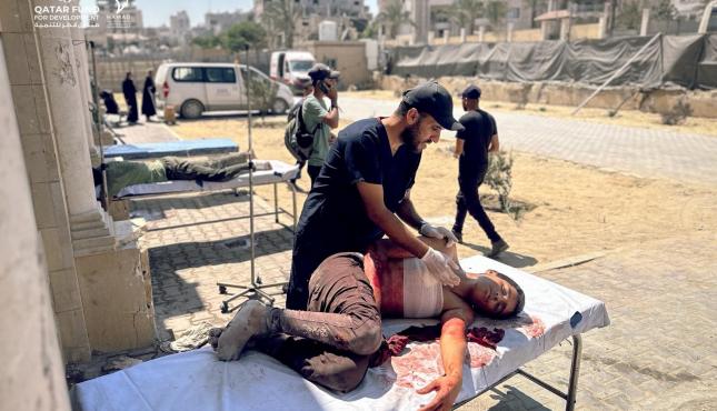 تقديم الاسعافات لمصابي المساعدات في مستشفى حمد في غزة