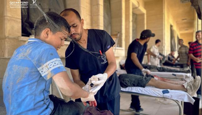 تقديم الاسعافات لمصابي المساعدات في مستشفى حمد في غزة