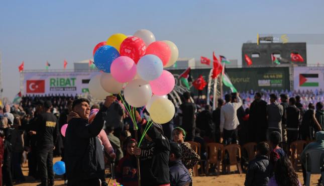 منظمة الرباط التركية تنظم حفل زواج جماعي لـ 203 عريس من غزة (22).jpeg