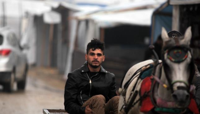 منخفض جوي .. الأمطار تغرق الخيام