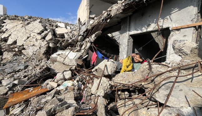 منزل آيلة للسقوط في غزة