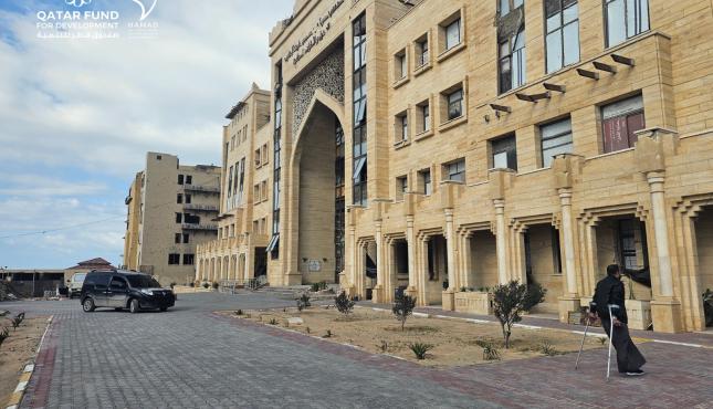 بالصور مستشفى حمد يستأنف العمل بمقره الرئيسي شمال غزة ويفتتح فرعا جديدا جنوب القطاع