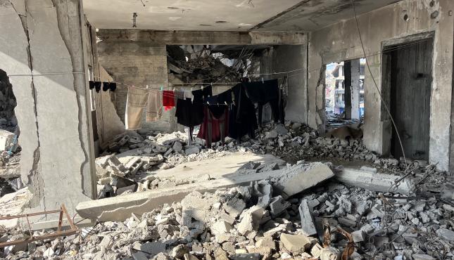 منزل آيلة للسقوط في غزة