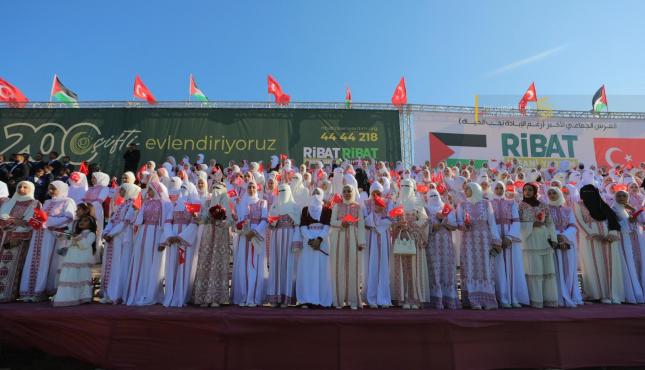 منظمة الرباط التركية تنظم حفل زواج جماعي لـ 203 عريس من غزة (12).jpeg