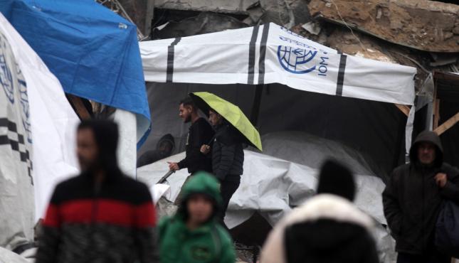 منخفض جوي .. الأمطار تغرق الخيام