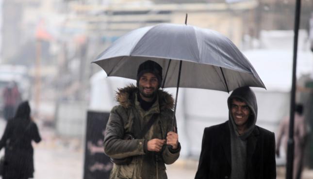 منخفض جوي .. الأمطار تغرق الخيام