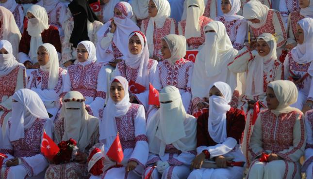 منظمة الرباط التركية تنظم حفل زواج جماعي لـ 203 عريس من غزة (4).jpeg