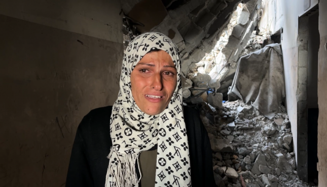 ام هشام نصير تعيش في منزل ايل للسقوط