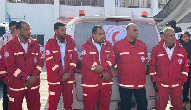 الهلال الأحمر الفلسطيني يواصل إجلاء المرضى عبر معبر رفح (6).jpeg