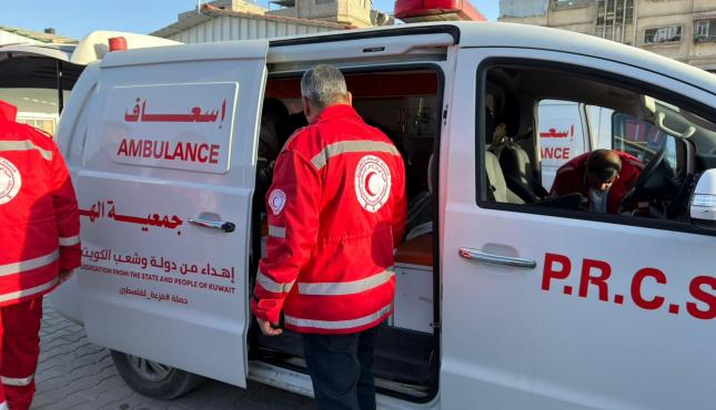 الهلال الأحمر الفلسطيني يواصل إجلاء المرضى عبر معبر رفح (10).jpeg