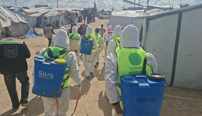 بالصور: مؤسسة هدائي تطلق حملة لمكافحة البعوض والبراغيت في رفح وخانيونس