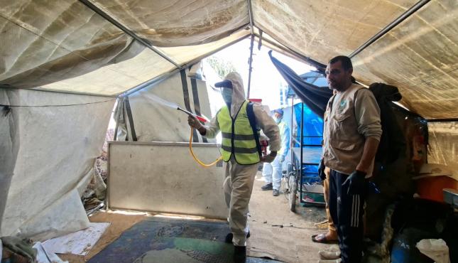 بالصور: مؤسسة هدائي تطلق حملة لمكافحة البعوض والبراغيت في رفح وخانيونس