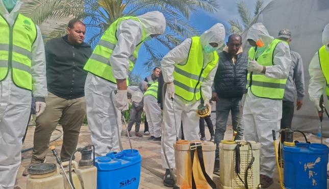 بالصور: مؤسسة هدائي تطلق حملة لمكافحة البعوض والبراغيت في رفح وخانيونس