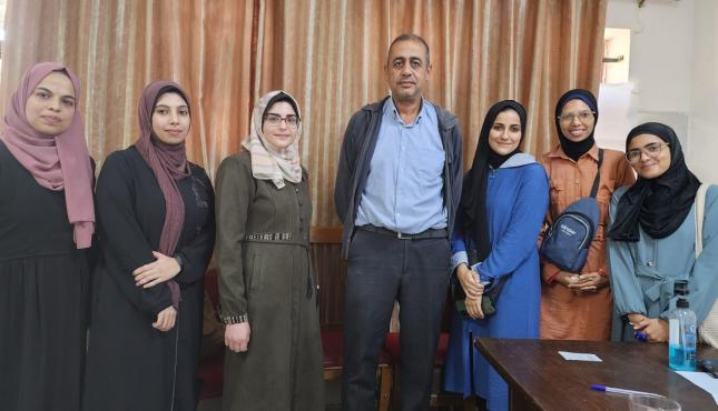 فريق طبي من مستشفيات الهلال الأحمر الفلسطيني 2.jpg