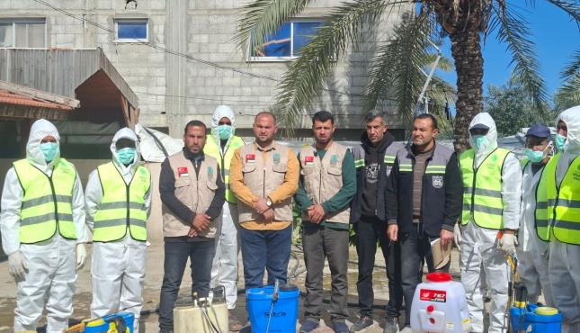 بالصور: مؤسسة هدائي تطلق حملة لمكافحة البعوض والبراغيت في رفح وخانيونس