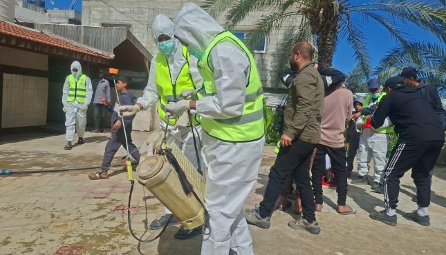 بالصور: مؤسسة هدائي تطلق حملة لمكافحة البعوض والبراغيت في رفح وخانيونس