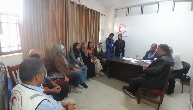 فريق طبي من مستشفيات الهلال الأحمر الفلسطيني 1.jpg