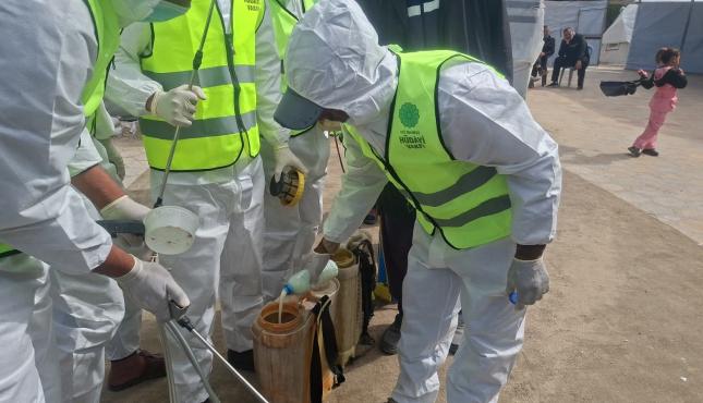 بالصور: مؤسسة هدائي تطلق حملة لمكافحة البعوض والبراغيت في رفح وخانيونس