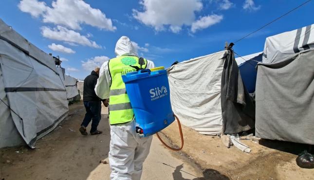 بالصور: مؤسسة هدائي تطلق حملة لمكافحة البعوض والبراغيت في رفح وخانيونس