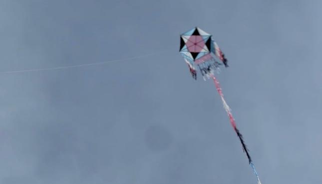 أطفال يصنعون طائرات ورقية في غزة (3).jpeg