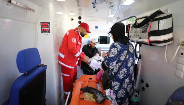 ‘إجلاء مرضى عبر معبر رفح (2).jpg