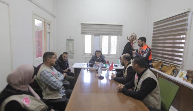 بالصور توقيع اتفاقية لإنشاء مخيم إيواء موظفي بلدية غزة