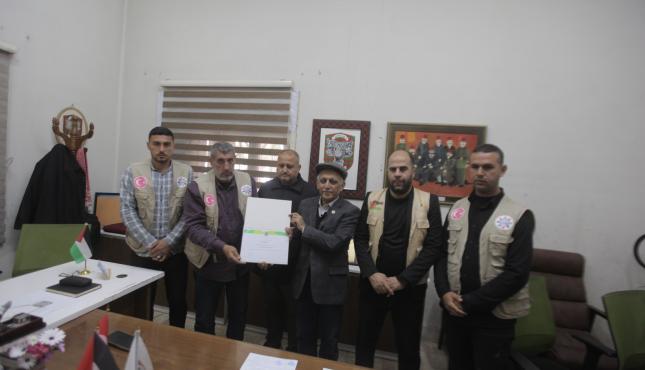 بالصور توقيع اتفاقية لإنشاء مخيم إيواء موظفي بلدية غزة