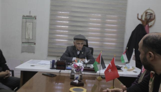 بالصور توقيع اتفاقية لإنشاء مخيم إيواء موظفي بلدية غزة