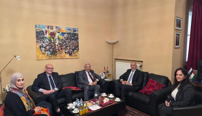 رئيس جمعية الهلال الأحمر الفلسطيني الدكتور يونس الخطيب 3.jpg