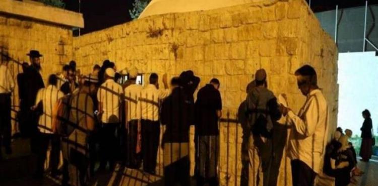 مستوطنون يقتحمون حرم الرامة بمدينة الخليل