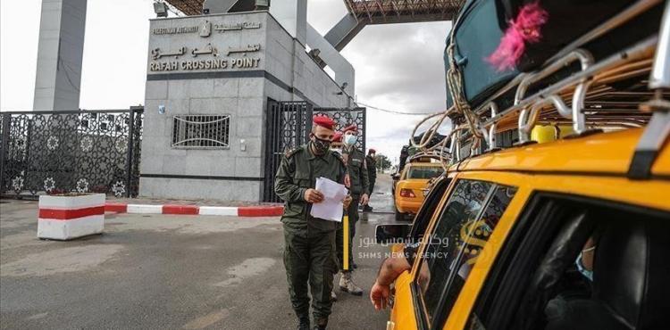 المسافرين عبر معبر رفح.jpg