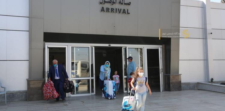 عائدون عبر معبر رفح.jpg