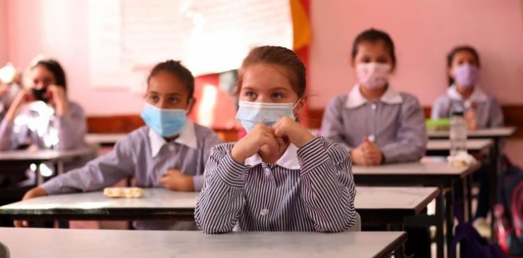 طلاب المدارس كورونا.jpg