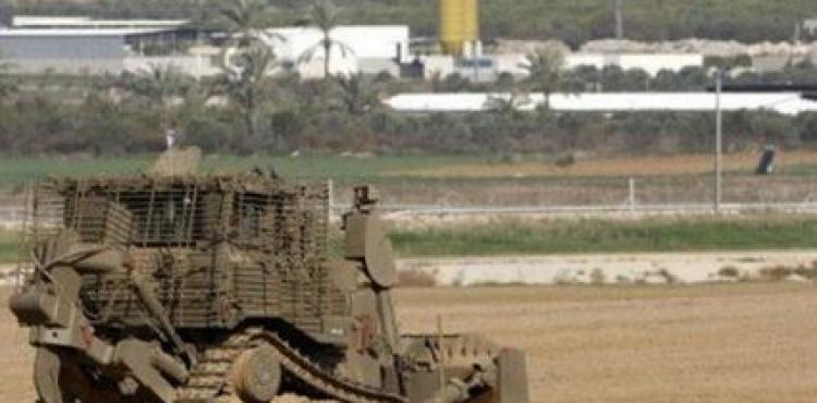 جرافة متوغلة شرق قطاع غزة.jpg