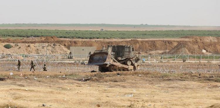 توغل جرافات الاحتلال شرق قطاع غزة.jpg