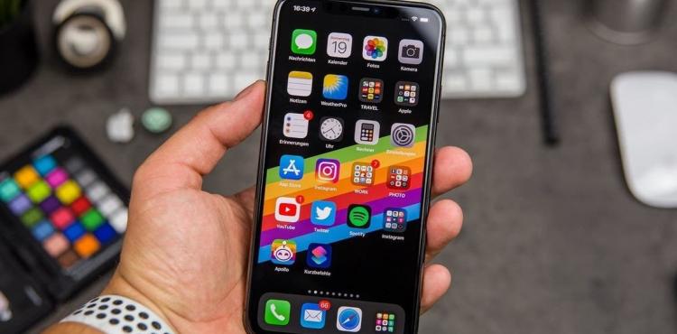 هاتف آيفون.jpg